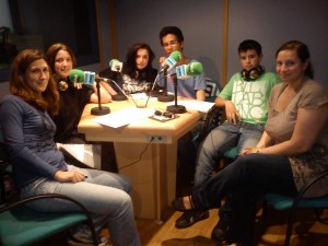XAVI MARTÍNEZ(4) AND OKSANA PETRUSCHA(3A) IN THE MIDDLE WITH THE GUESTS, (from left to right): Júlia Muñoz, Marlene Poblet, Dani Larraz and Jennifer Haque..