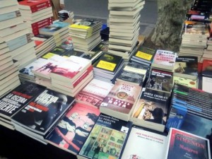 Parada-llibres-punt-per-Sant-Jordi-Rambla-Barcelona
