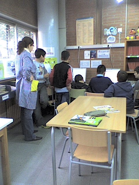 La tutora supervisa la nostra recerca