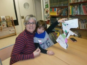 La Lluïsa i la Francesca a la bilioteca