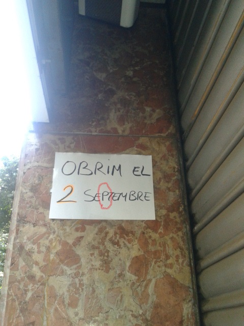 Foto realitzada per David Bru Temprado amb un Samsung Galaxy III (Aquesta fotografia ha estat modificada amb Paint. S'ha encerclat la falta d'ortografia.).