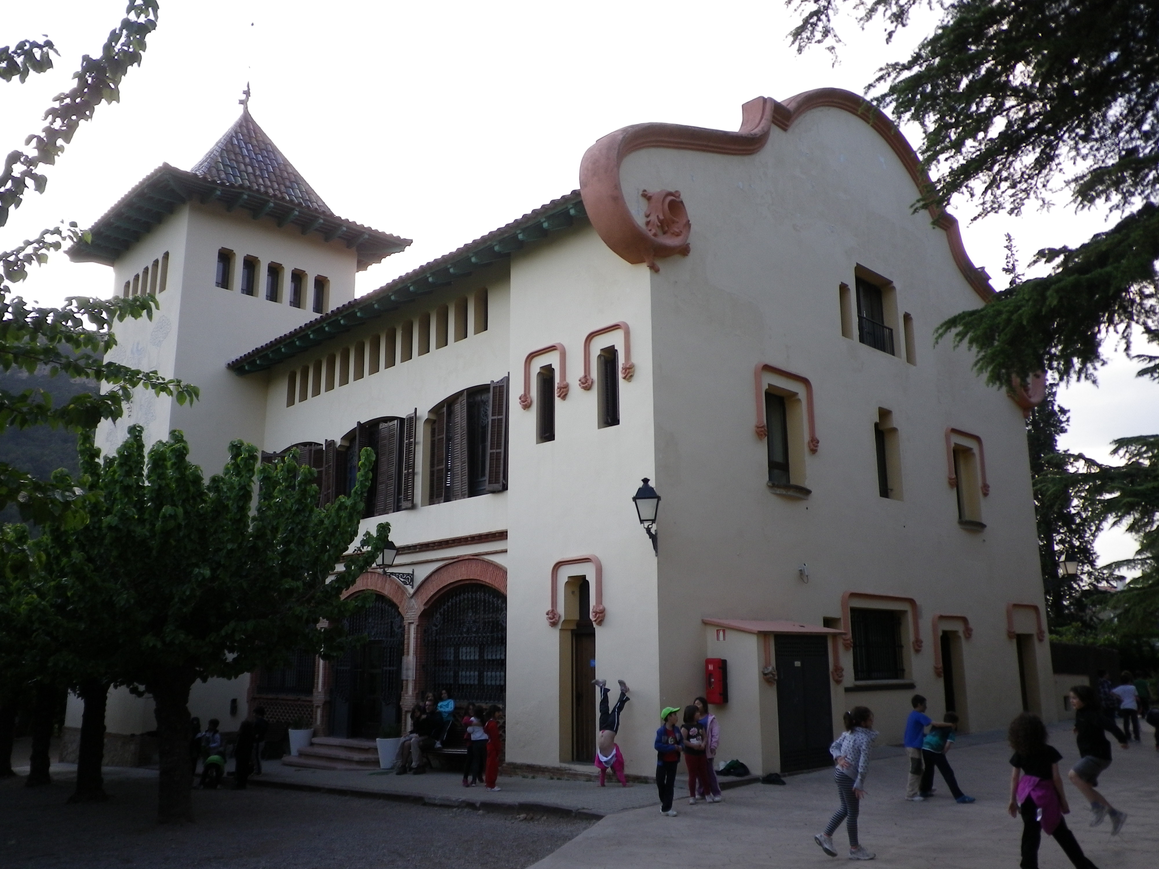 la-llobeta-mola-molt-escola-bufal-ci-badalona