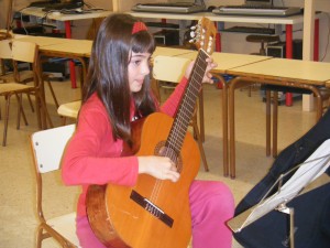 Sara amb la guitarra