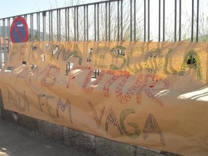 L'Escola de Santa Pau s'ha adherit a la vaga general convocada per avui dijous, dia 29 de març. 