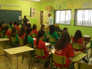Tot cantant "Enfila't al Club" dels Tarraconins
