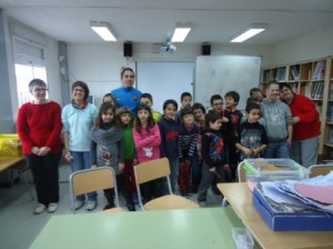 Grup de Cicle Inicial amb la gent d'AMPANS