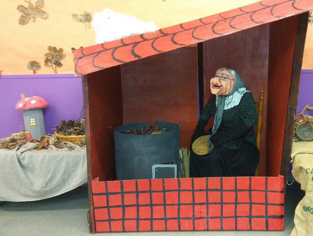 Ja ha arribat la Castanyera a l’escola.