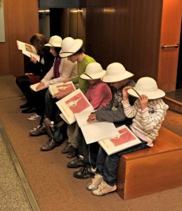 Els alumnes fent d'exploradors