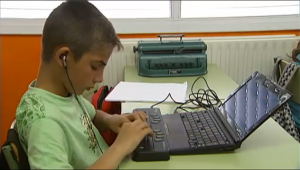 Nestor amb l'ordinador