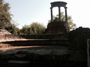 Tomba semicircular.