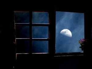 luna_en_la_ventana