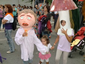 BALLO AMB ELS GEGANTS I CAPGROSSOS