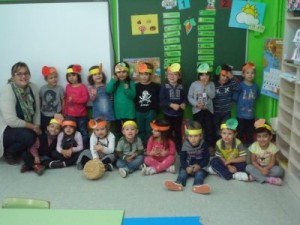 P3 A està preparat per sortir al pati a ballar les danses de la Castanyada.