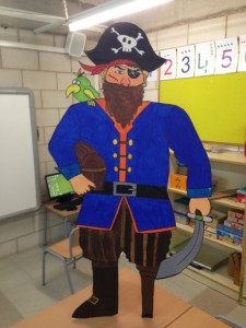 Pirata de cartó de l'escola