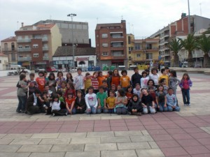 Aquí ens teniu, els dos grups de tercer de primària a la Plaça Catalunya!!