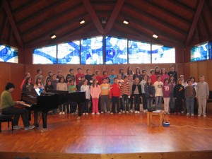 Participants de l'Estada al CdA Pau Casals, cantant a l'Auditori
