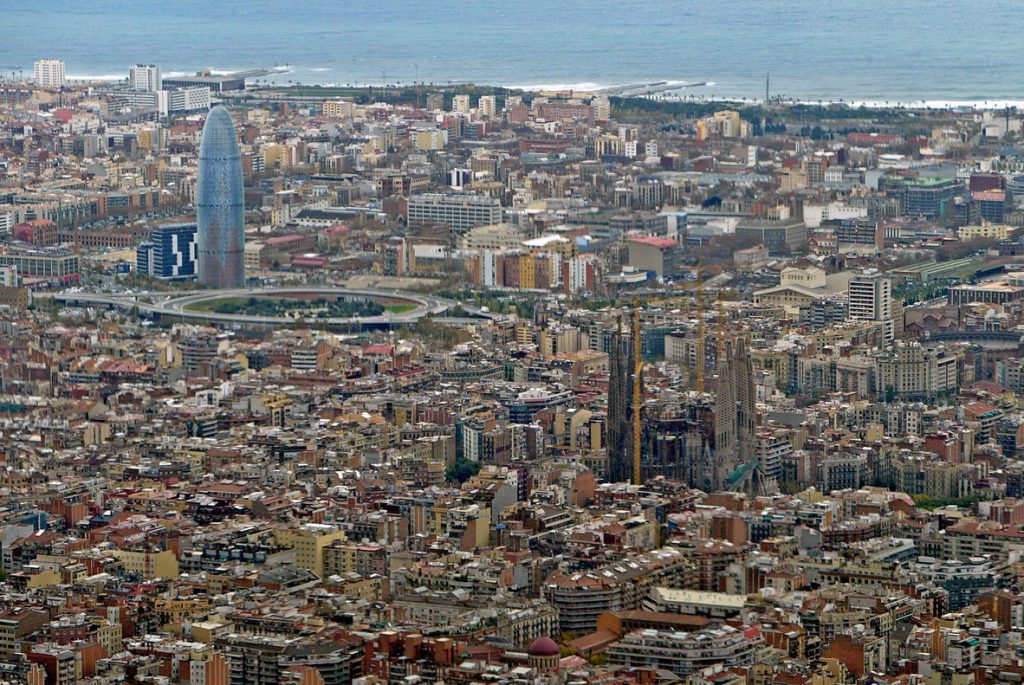 BARCELONA 2004 12 09. ZOOM. VISTAS AEREAS DE BARCELONA DESDE HELICOPTERO CATHELICOPTERS. FOTO DIGITAL MAITE CRUZ