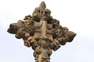 Tetramorf a la creu de terme de Sant Pere del Bosc