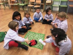 La marieta ens porta fil.