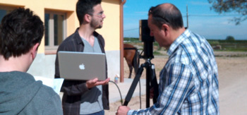 Staff de Ponent 2002 treballant amb la càmera Street View