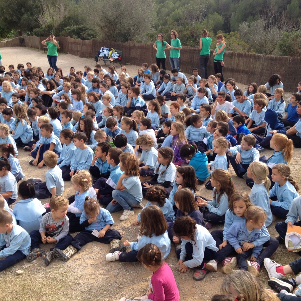 Tota l'escola esperant a la castanyera! 