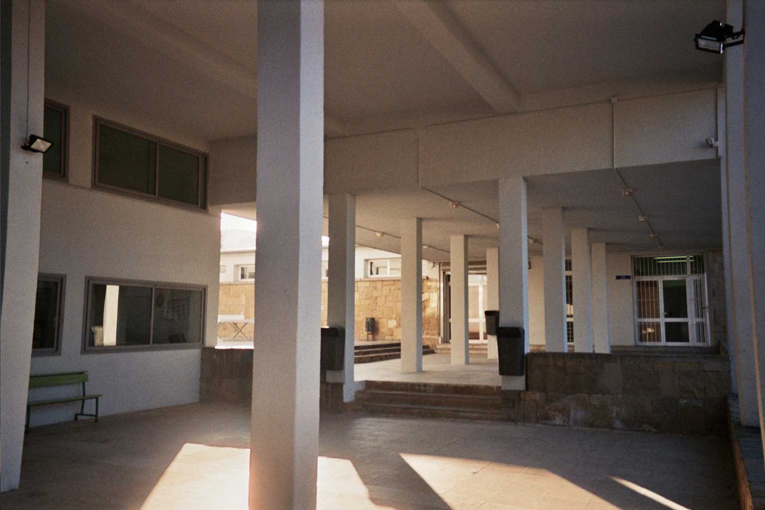 ies_porxo_aula-mus.jpg