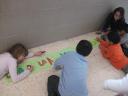 pintant el mural…