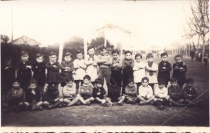 alumnes-dels-hermanos1939-fent-pati-al-passeig-ffcc-el3