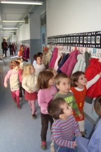 Els nans van cap a la classe de música