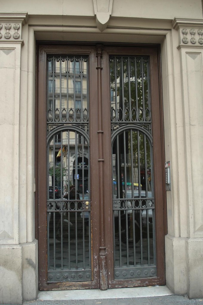 La puerta del nº 36 de la calle de Aribau