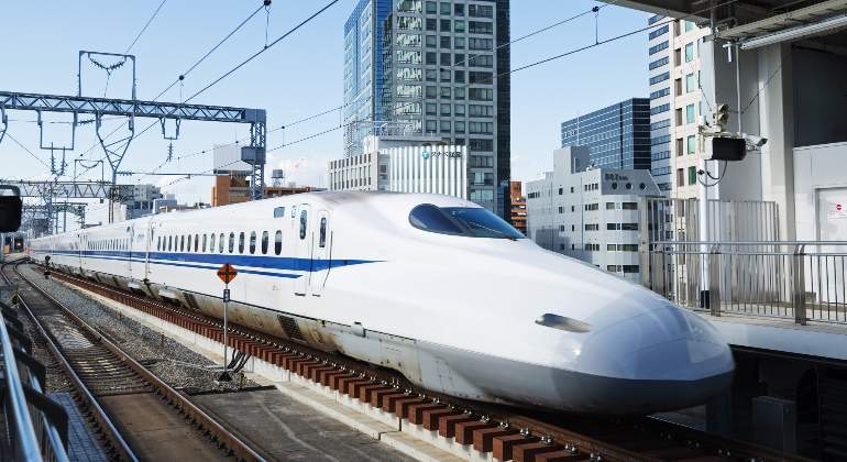 https://www.eleconomista.es/internacional/noticias/8608216/09/17/Japon-vende-a-India-su-primer-tren-bala.html Font: https://www.eleconomista.es/internacional/noticias/8608216/09/17/Japon-vende-a-India-su-primer-tren-bala.html