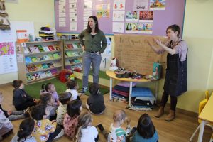 Imatge de la conversa inicial del projecte d'investigació: com vesteixen els nens i nenes del món