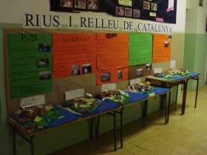 Maquetes i murals dels rius i relleu de Catalunya.