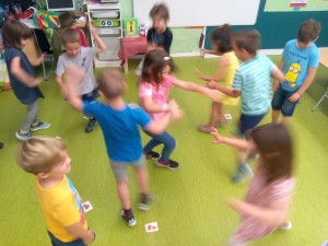 Tothom a canviar de lloc amb la paraula màgica!