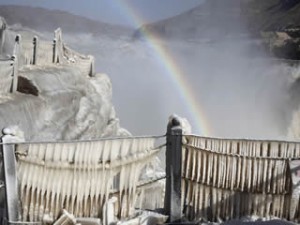 La cascada de Hukou del riu Groc, al comtat de Jixian, està parcialment congelada. (Foto: Reuters)