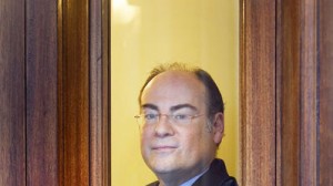 Joaquim Valls està convençut que si s'aconsegueix canviar la lletra també es milloren altres aspectes de la personalitat. PERE VIRGILI