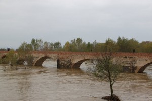 Riu La Muga al seu pas per Castelló 