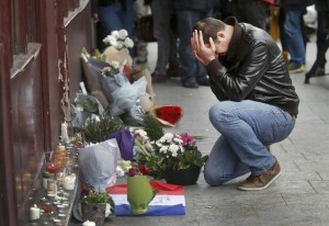 ATTENTION EDITORS - REUTERS PICTURE HIGHLIGHTA man pays his respect outside the Le Carillon restaurant the morning after a series of deadly attacks in Paris , November 14, 2015.      REUTERS/Christian Hartman      TPX IMAGES OF THE DAY          REUTERS NEWS PICTURES HAS NOW MADE IT EASIER TO FIND THE BEST PHOTOS FROM THE MOST IMPORTANT STORIES AND TOP STANDALONES EACH DAY. Search for "TPX" in the IPTC Supplemental Category field or "IMAGES OF THE DAY" in the Caption field and you will find a selection of 80-100 of our daily Top Pictures.REUTERS NEWS PICTURES. TEMPLATE OUT