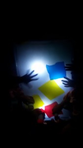 EXPERIMENTEM AMB PAPERS DE COLORS