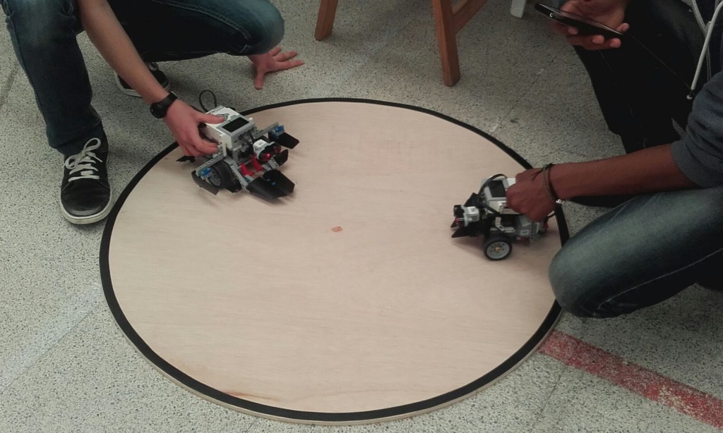 Robots de sumo autònoms i de control remot.
