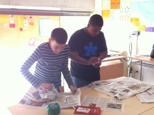 Juanlu i Sergio fent boles.