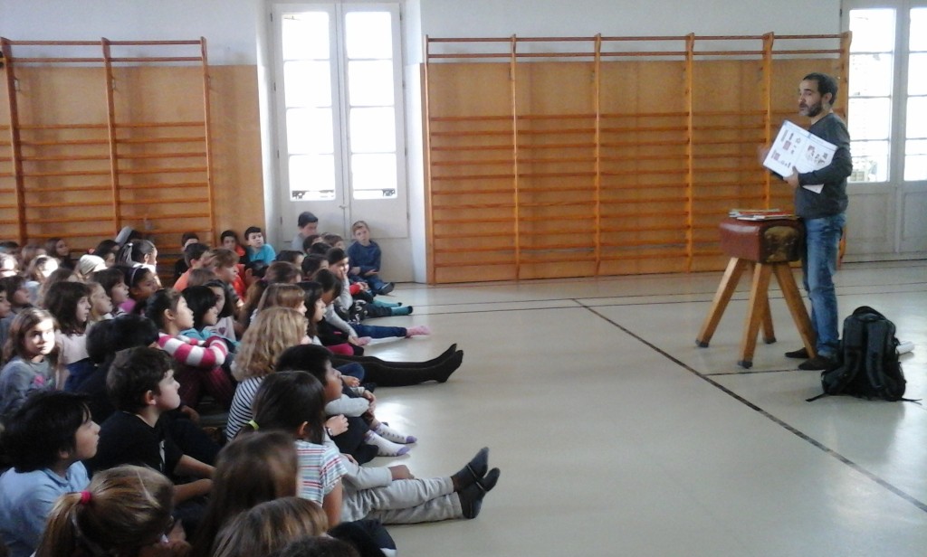 Conferència d'en Jordi Sales  amb  els alumnes de cicle mitjà.