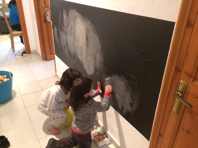 Crea la teva pissarra de guix a casa