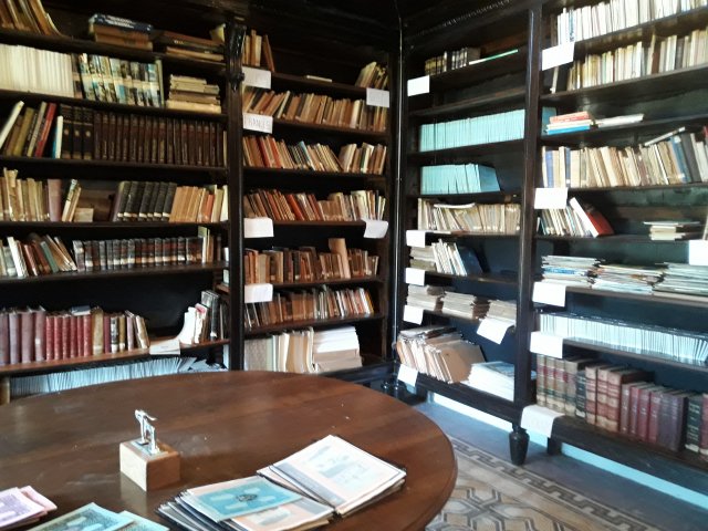 LA BIBLIOTECA 