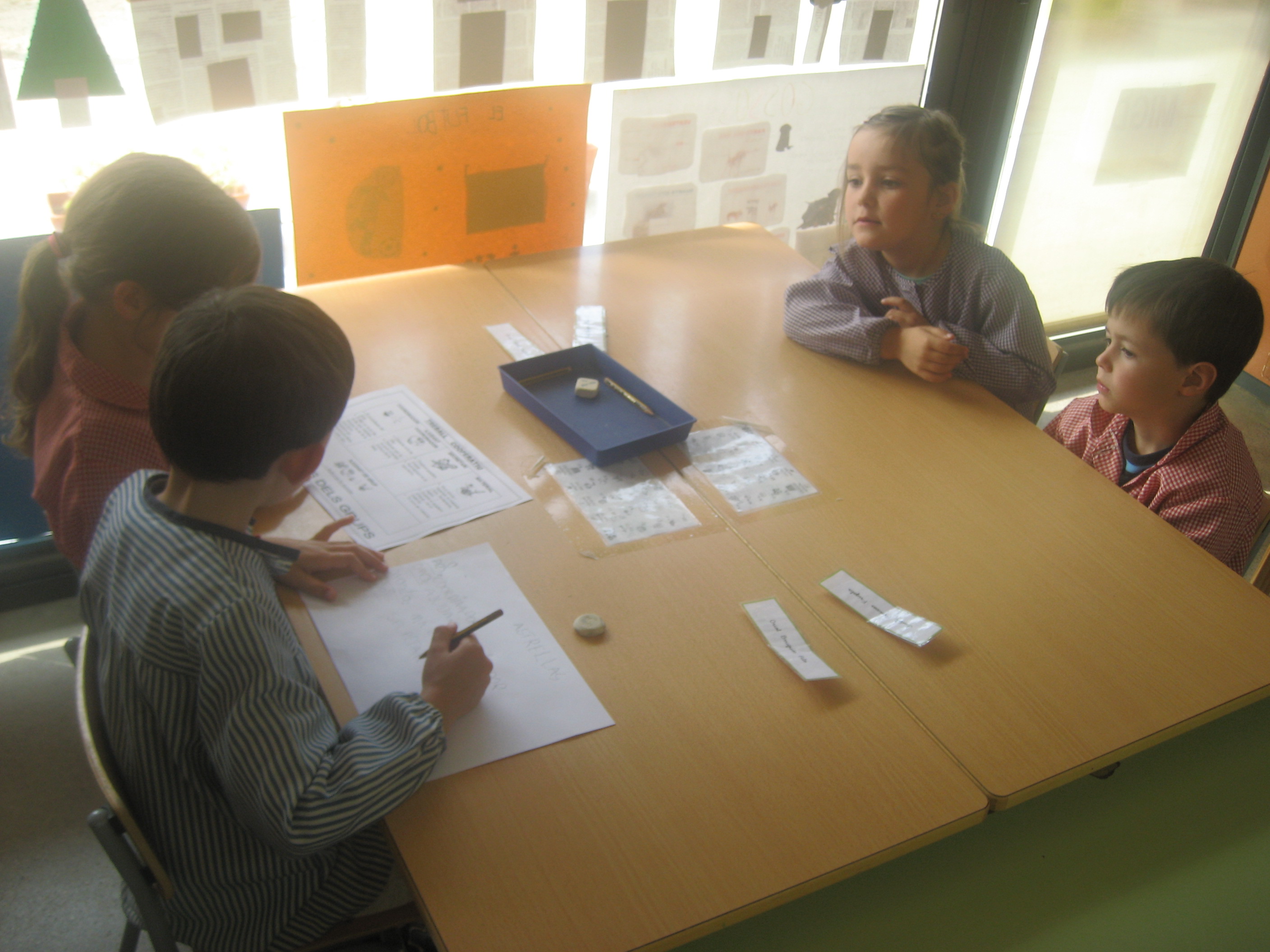 treball cooperatiu flors de primavera (7)