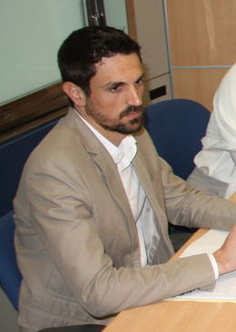 L’alcalde de Gimenells anirà a les llistes del PP el 21-D després d’estripar el carnet del PSC