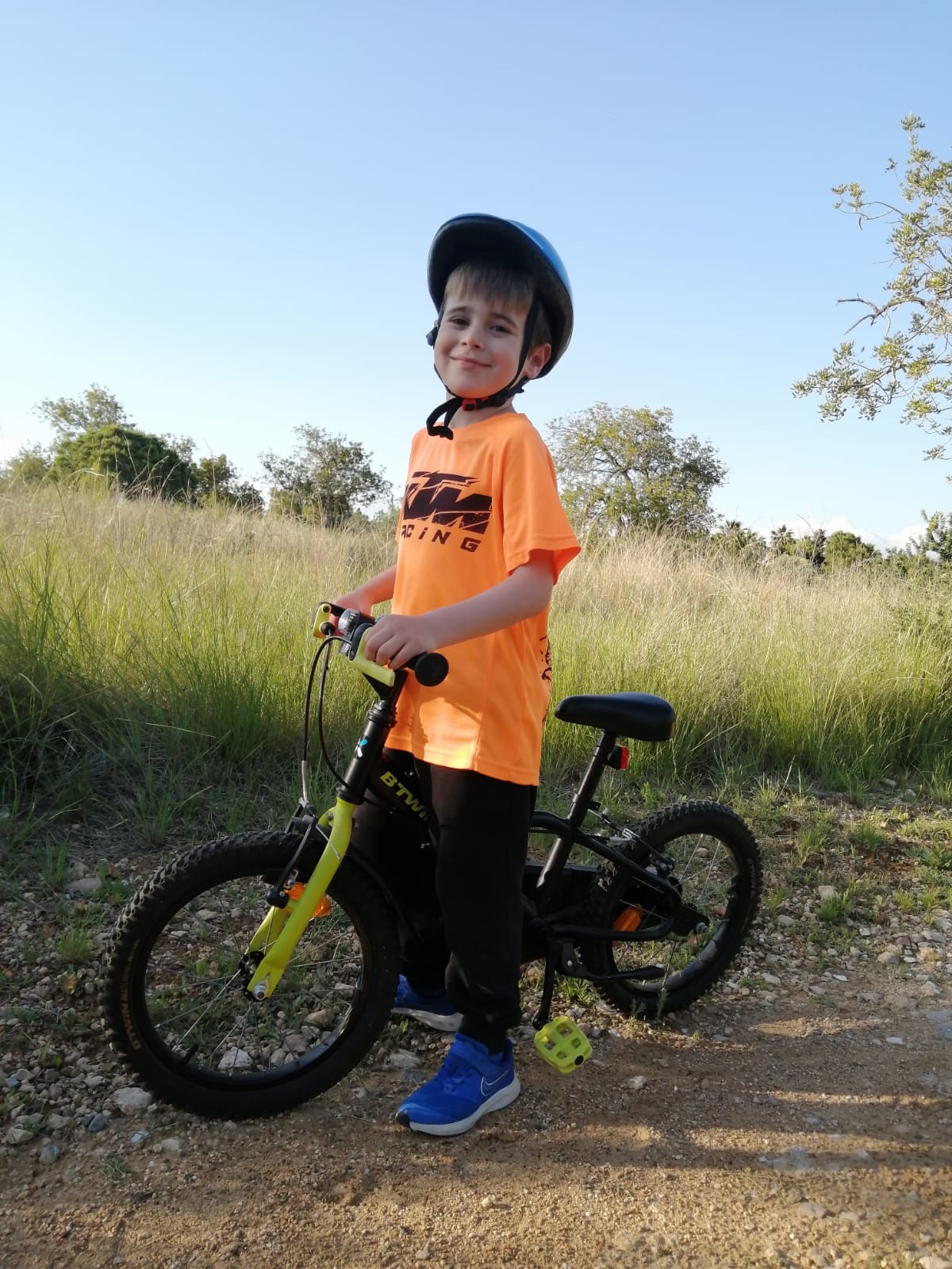 Asier va en bici 2